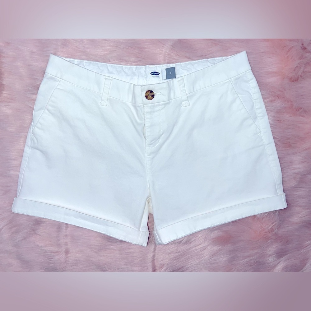 Old Navy Woman’s White Chino Shorts. Sz 2